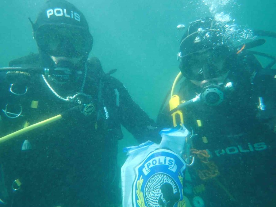 Suyun Altını Üstüne Getiriyor, Can Kurtarmak İçin Saniyelerle Yarışıyorlar