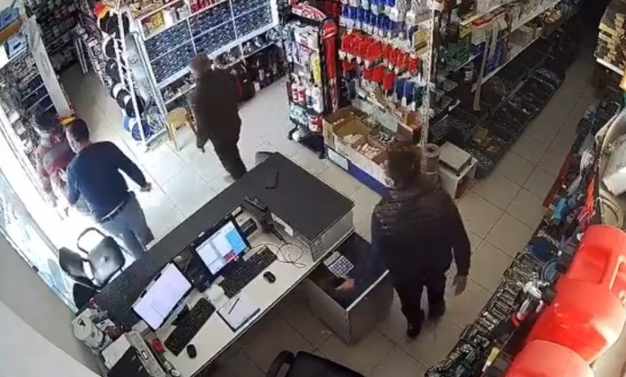 Antalya’da Depremi Fark Edince Sokağa Fırladılar