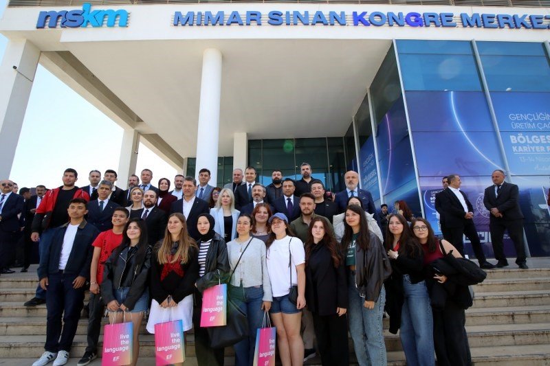 Batı Akdeniz Kariyer Ve İstihdam Fuarı Kapılarını Açtı