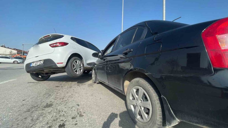 Karaman’da Yaşanan Kaza Ucuz Atlatıldı