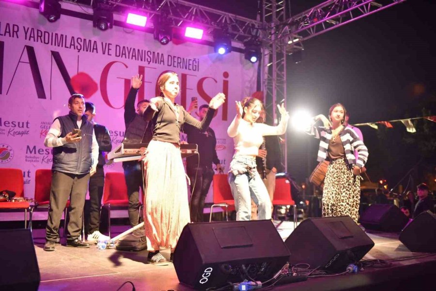 Kepez’de Dünya Romanlar Günü’ne Özel ‘roman Gecesi’