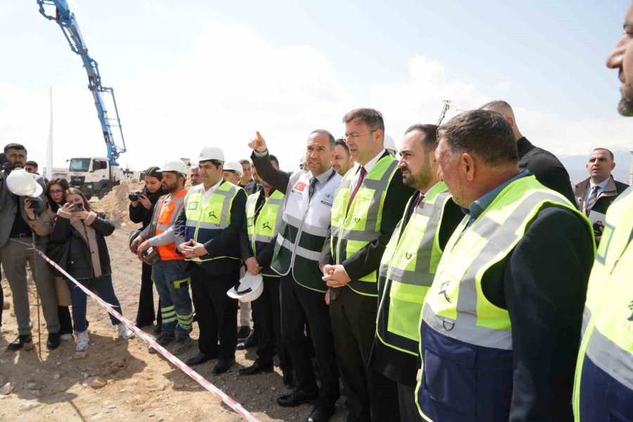 Niğde’de Esnafa Nefes Olacak Projenin Temeli Atıldı