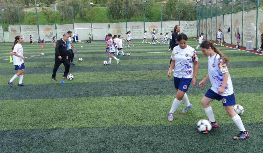Mersin Üniversitesi’nde Yüzlerce Çocuk Ve Genç, Dijital Bağımlılıktan Uzak Sporla Yetişiyor