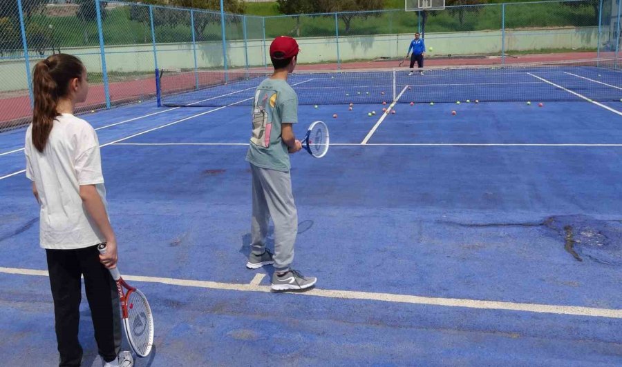 Mersin Üniversitesi’nde Yüzlerce Çocuk Ve Genç, Dijital Bağımlılıktan Uzak Sporla Yetişiyor