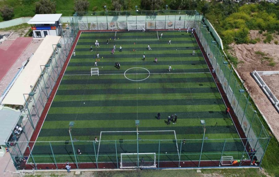 Mersin Üniversitesi’nde Yüzlerce Çocuk Ve Genç, Dijital Bağımlılıktan Uzak Sporla Yetişiyor