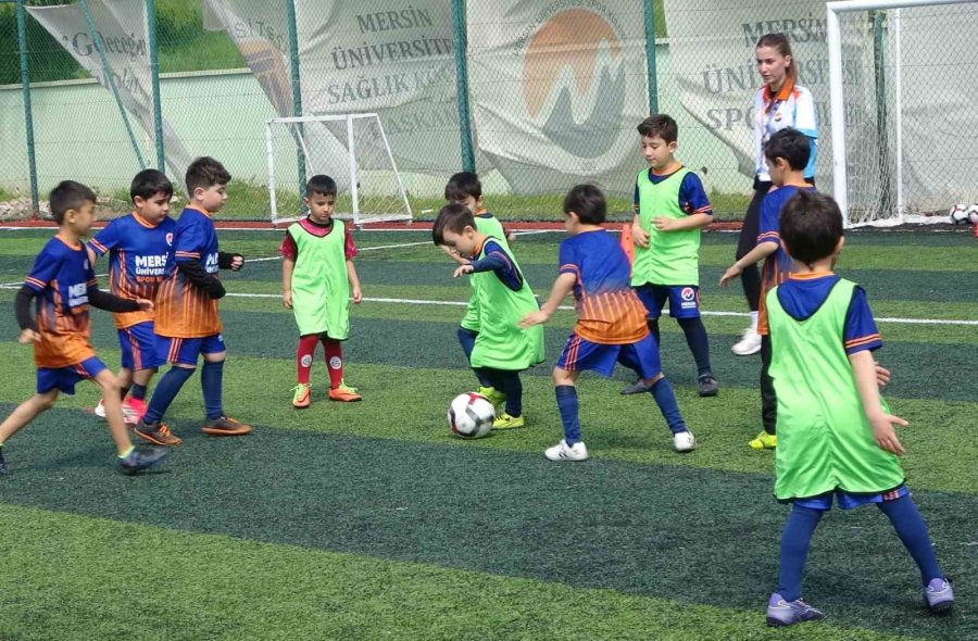 Mersin Üniversitesi’nde Yüzlerce Çocuk Ve Genç, Dijital Bağımlılıktan Uzak Sporla Yetişiyor