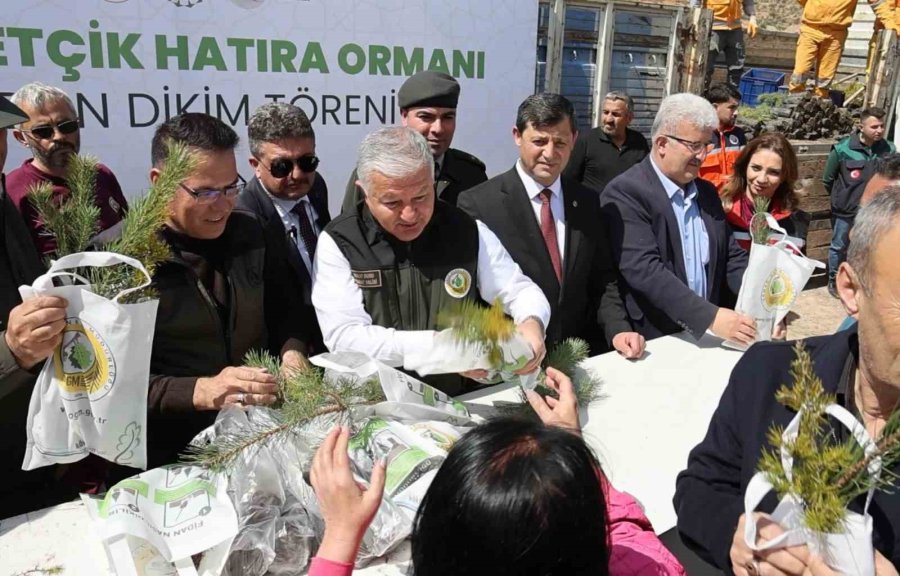 Aksaray’ın Mehmetçik Hatıra Ormanı’nda 2 Bin 500 Fidan Toprakla Buluşturuldu