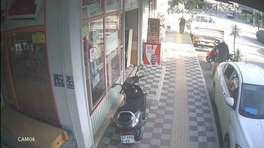 Kendi Motosikleti Gibi Çalıp Götürmesi Saniyeler Sürdü
