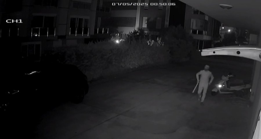 Eşini Sokak Ortasında Sopayla Darbettiği İddia Edilen Sanığa 19 Yıl Hapis