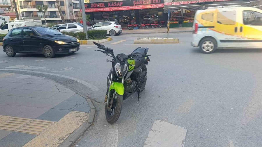 Manavgat’ta Motosiklet İle Minibüs Çarpıştı: 1 Yaralı