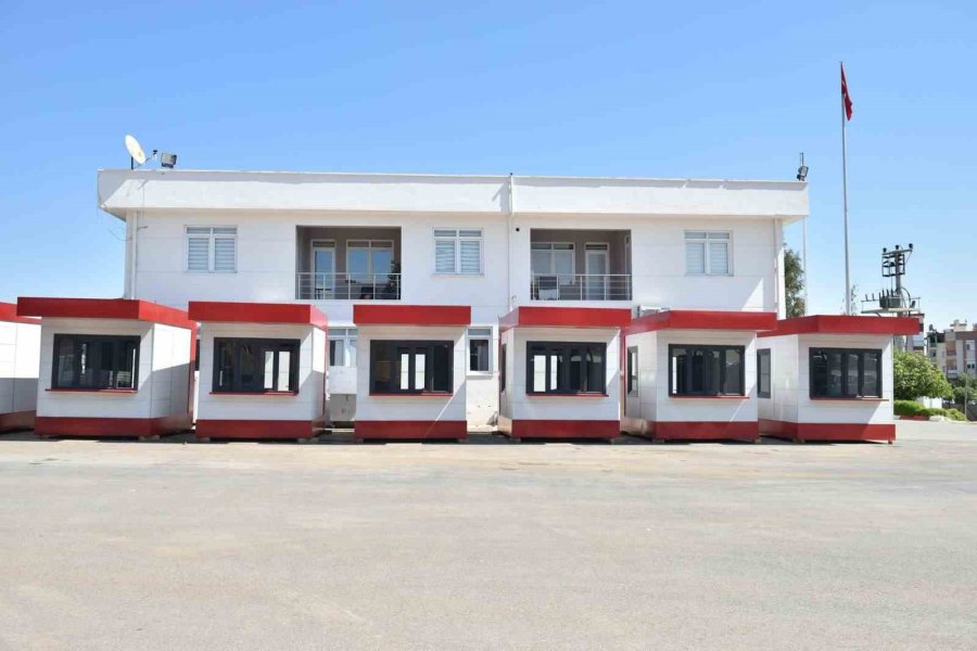 Kepez’e Kırmızı-beyaz Modern Ekmek Büfeleri