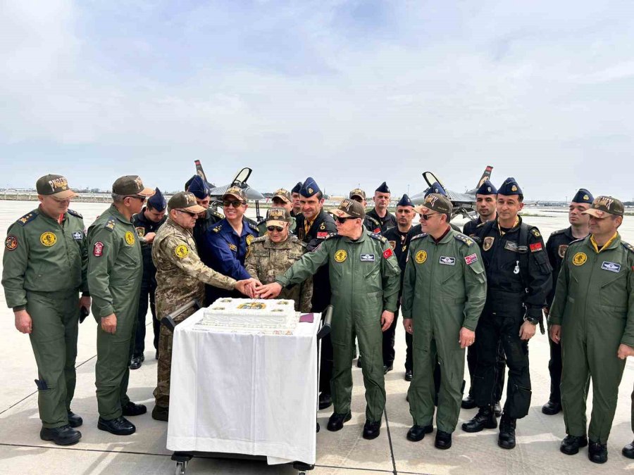 Solotürk’ün Gökyüzündeki 15’inci Yılı Kutlandı