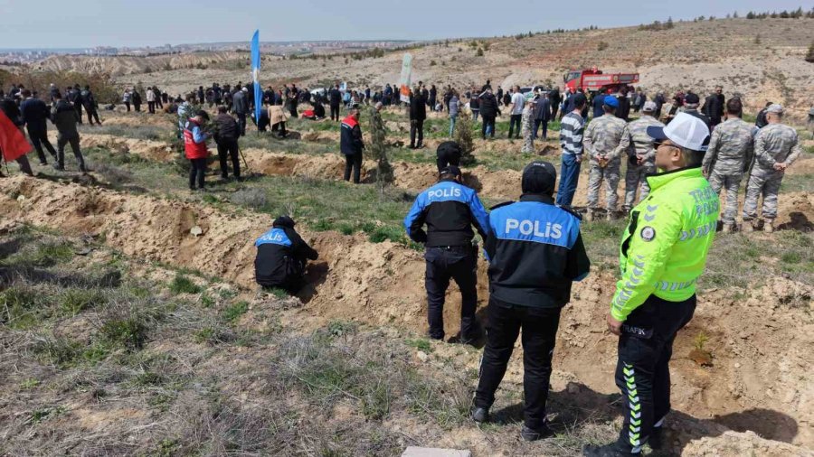Aksaray’ın Mehmetçik Hatıra Ormanı’nda 2 Bin 500 Fidan Toprakla Buluşturuldu