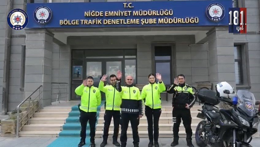 Niğde’de Minik Öğrencilerden Polislere Sevgi Dolu Kutlama