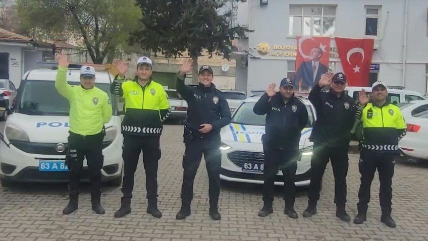 Niğde’de Minik Öğrencilerden Polislere Sevgi Dolu Kutlama