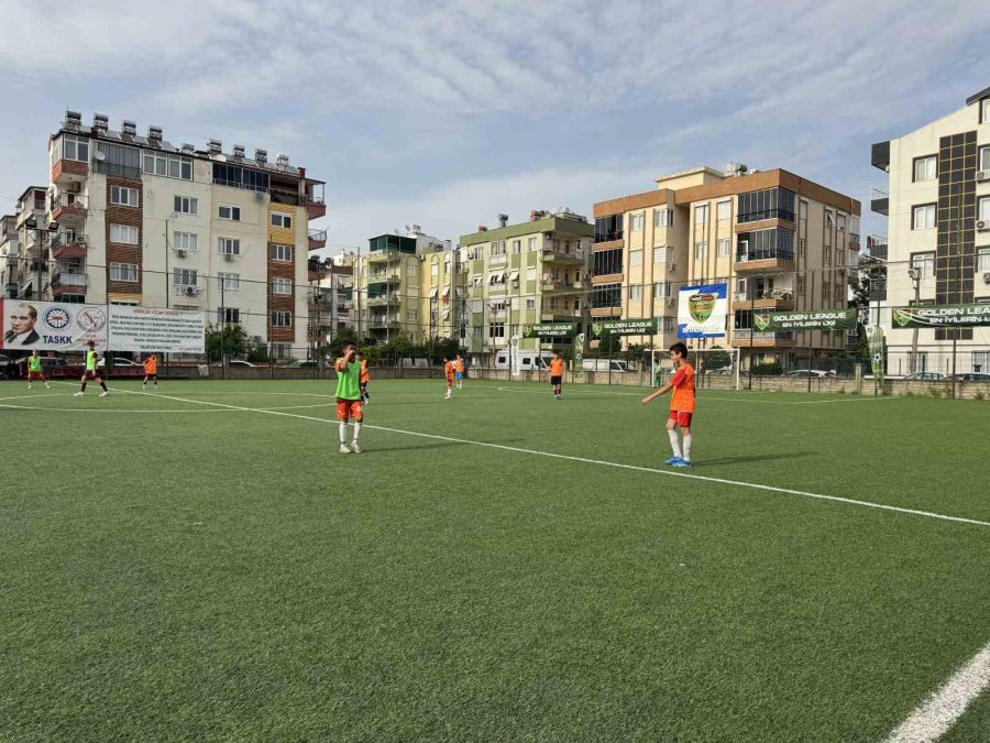 Antalya’da U12 Futbol Seçmeleri Tamamlandı: 95 Genç Yetenek Belirlendi