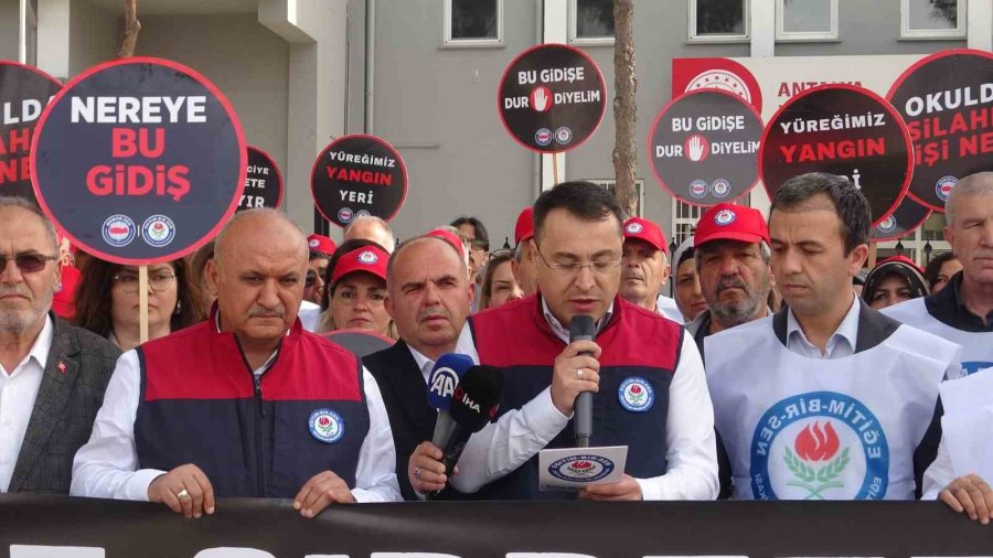 Antalya’da Okullara Yapılan Saldırılar Protesto Edildi