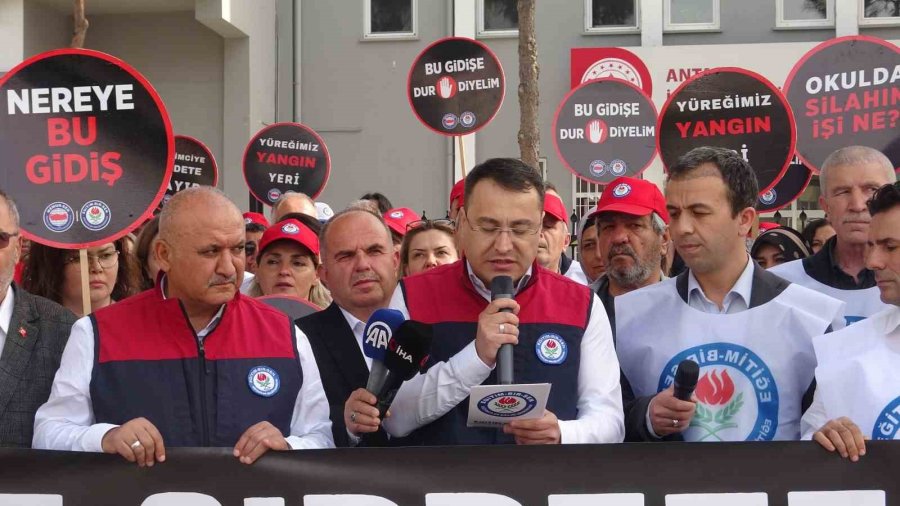 Antalya’da Okullara Yapılan Saldırılar Protesto Edildi