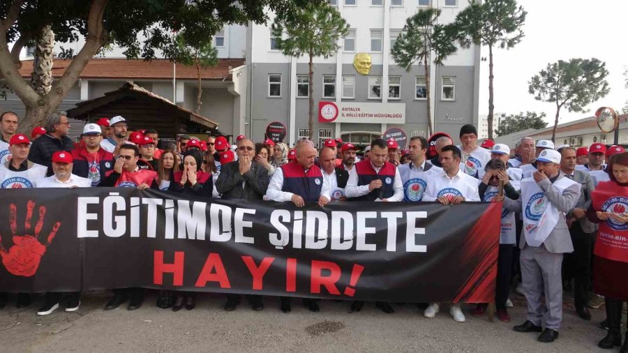 Antalya’da Okullara Yapılan Saldırılar Protesto Edildi