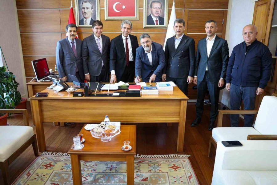 Ak Parti’ye Katılan Serik Belediye Başkanı Kumbul: "hemşehrilerimize En İyi Hizmeti Sunmak Amacıyla Yeni Bir Yol Yürümeye Karar Verdim"