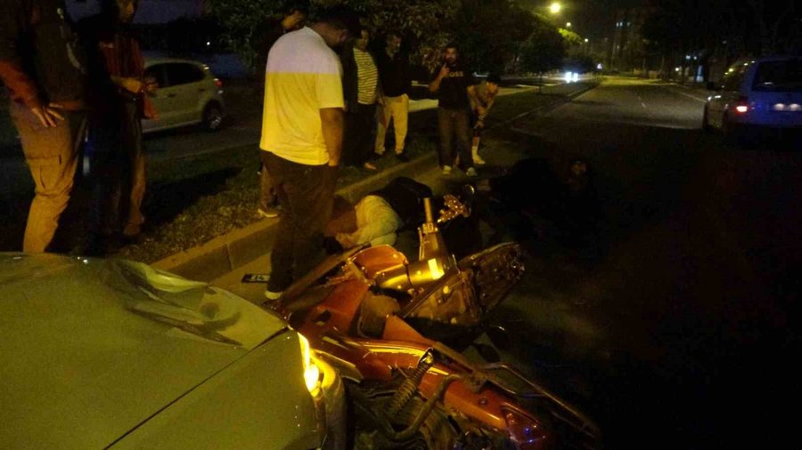 Kazada Yaralanan Motosiklet Sürücüsü Kendi Acısını Unutup Babasını Sordu