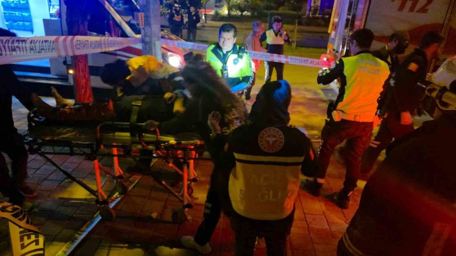 Antalya’da Kontrolden Çıkan Lüks Otomobil Duvara Çarptı: 1 Ölü
