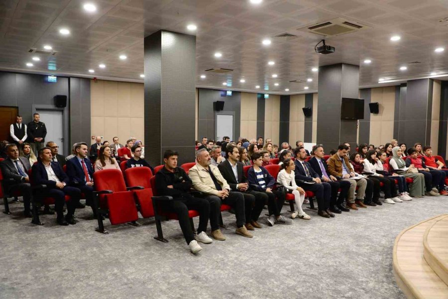 Tübitak Başarısı Gösteren Öğrencilere Valilikten Hediye