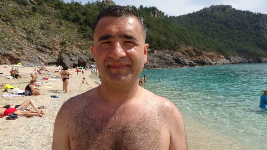 Hava Sıcaklığının 24 Dereceye Yükseldiği Alanya’da Sahiller Doldu