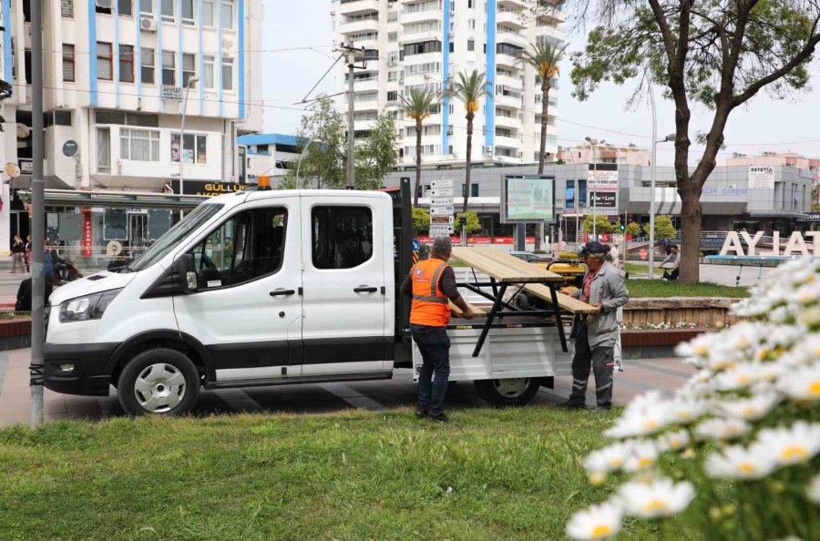 Antalya Büyükşehir Belediyesi Kent Mobilyalarını Kendi Atölyelerinde Üretiyor