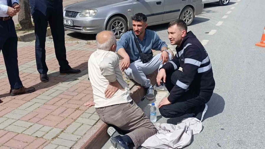 Aynı İstikamette İlerlerken Çarpışan Motosikletlerden Biri Devrildi: 1 Yaralı