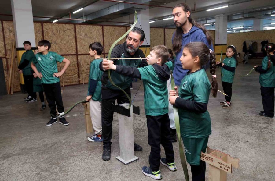 Karatay’da Spor Okulları Gençleri Geleceğe Taşıyor