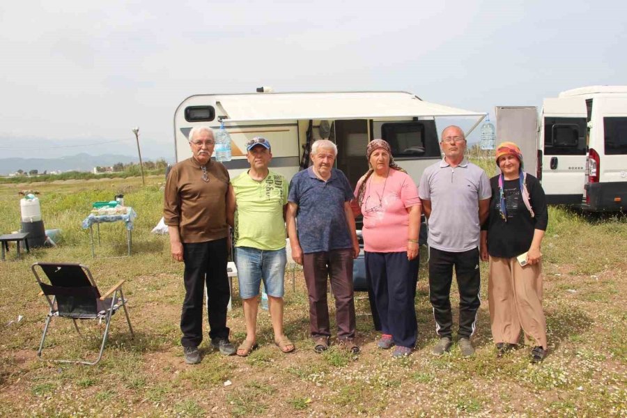 Kumluca’da Sahil Ve Kamu Alanlarında Karavan Konaklaması Yasaklandı, Karavancılar Bölgeden Çıkarıldı