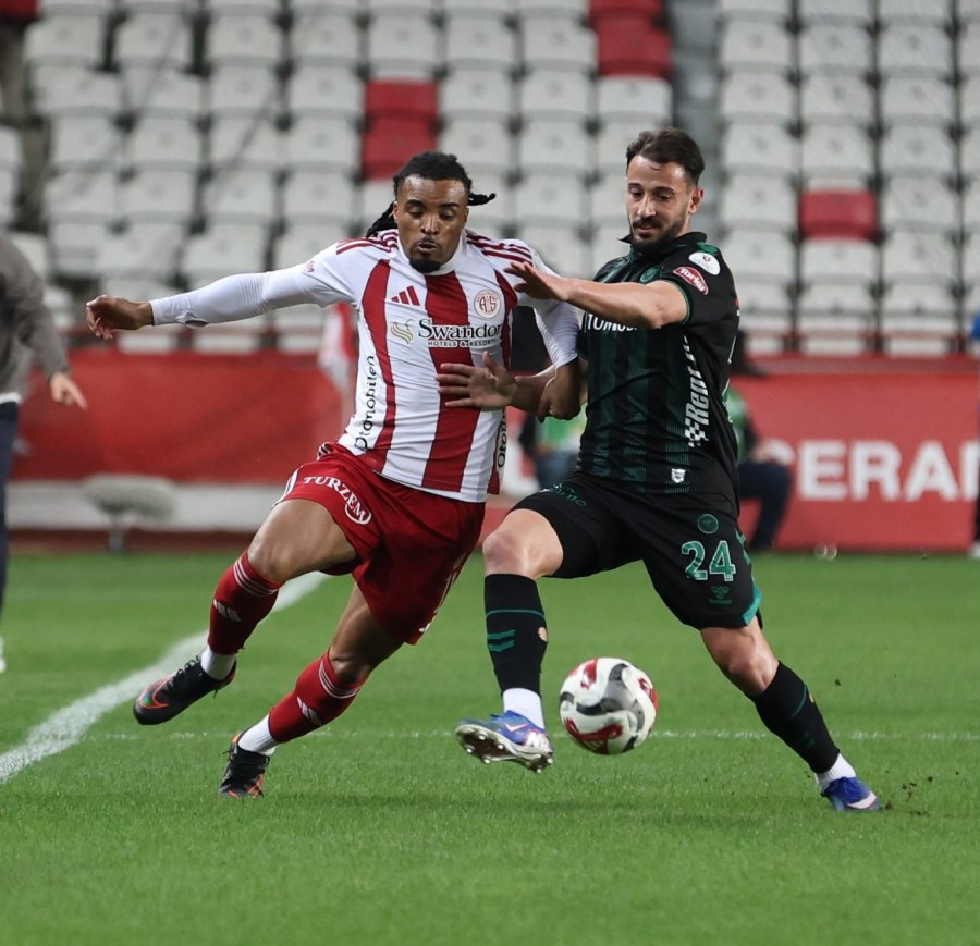 Trendyol Süper Lig: Antalyaspor: 0 - Konyaspor: 0 (ilk Yarı)