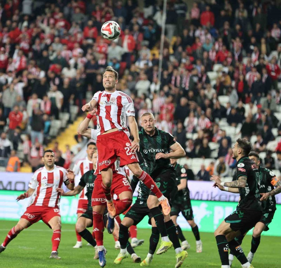 Trendyol Süper Lig: Antalyaspor: 0 - Konyaspor: 0 (ilk Yarı)