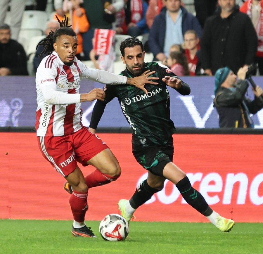 Trendyol Süper Lig: Antalyaspor: 0 - Konyaspor: 0 (ilk Yarı)