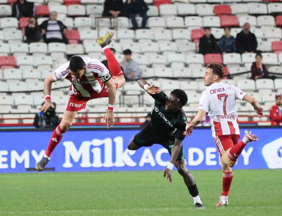 Trendyol Süper Lig: Antalyaspor: 0 - Konyaspor: 0 (ilk Yarı)