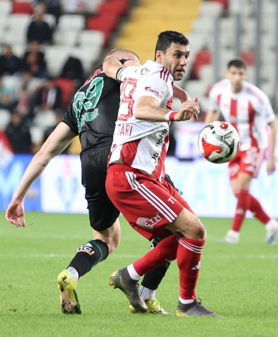 Trendyol Süper Lig: Antalyaspor: 0 - Konyaspor: 0 (ilk Yarı)