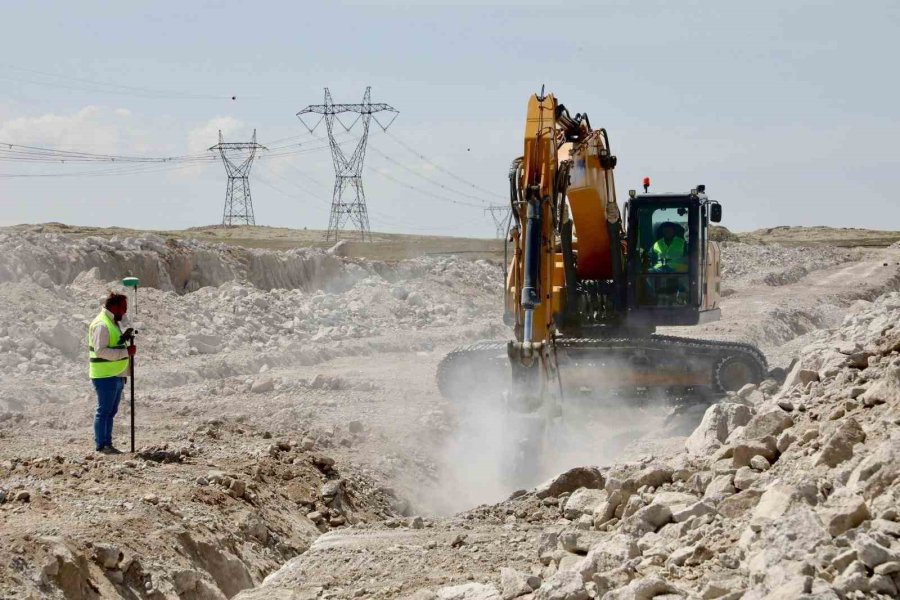 Vali Akmeşe, Niğde 2. Osb’de Çalışmaları Yerinde İnceledi