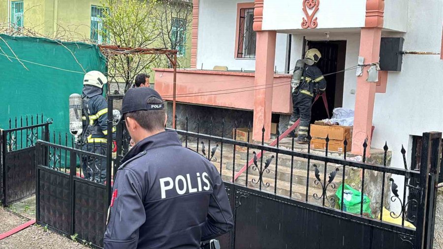 Müstakil Evde Baca Yangını Paniğe Neden Oldu