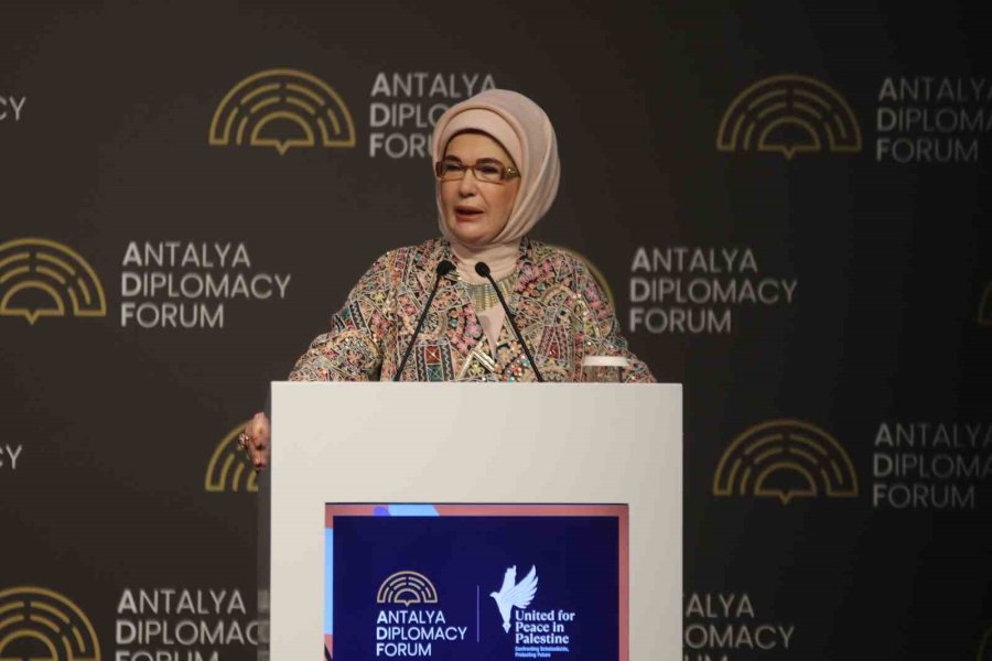 Emine Erdoğan: "çocuklarımız İçin Şiddeti Özendiren Ve Sıradanlaştıran Ne Varsa, Hangi Mecrada Ve Ne Kılıkta Olursa Olsun Kararlılıkla Mücadele Etmek Zorundayız"