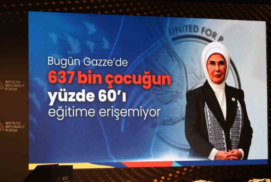 Emine Erdoğan: "çocuklarımız İçin Şiddeti Özendiren Ve Sıradanlaştıran Ne Varsa, Hangi Mecrada Ve Ne Kılıkta Olursa Olsun Kararlılıkla Mücadele Etmek Zorundayız"