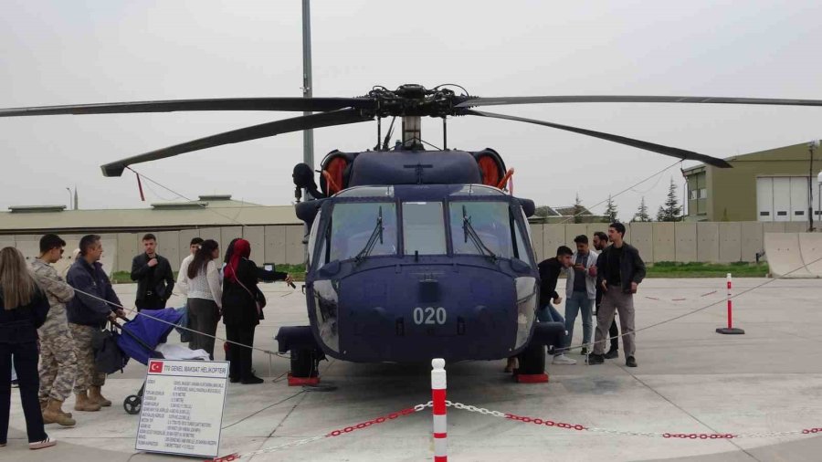 Konya’da Solotürk Ve Türk Yıldızları’ndan Öğrencilere 23 Nisan Gösterisi