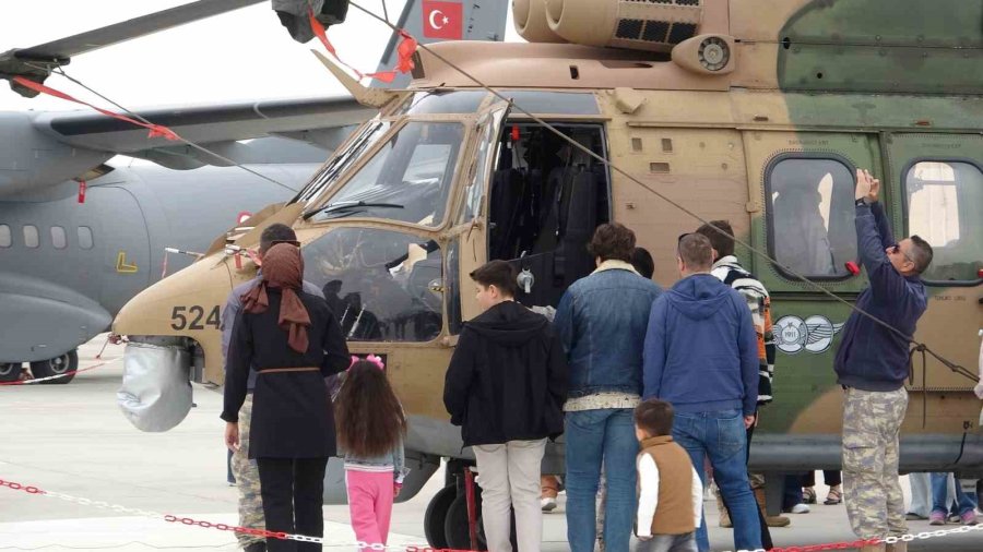 Konya’da Solotürk Ve Türk Yıldızları’ndan Öğrencilere 23 Nisan Gösterisi