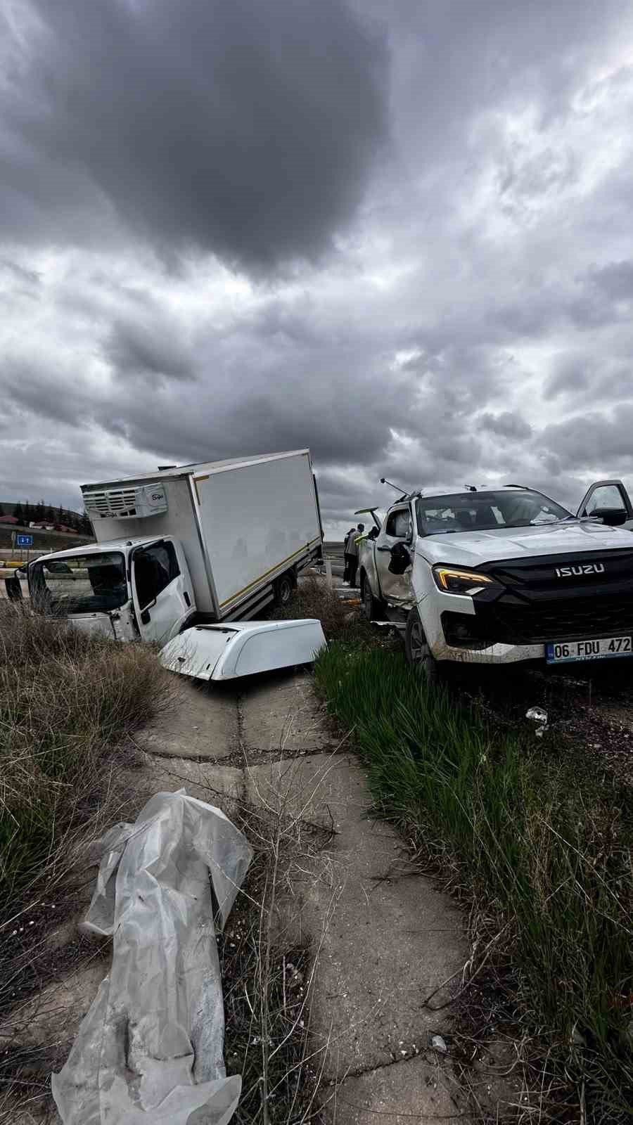 Kulu’da Kamyonet İle Pikap Çarpıştı: 2 Yaralı