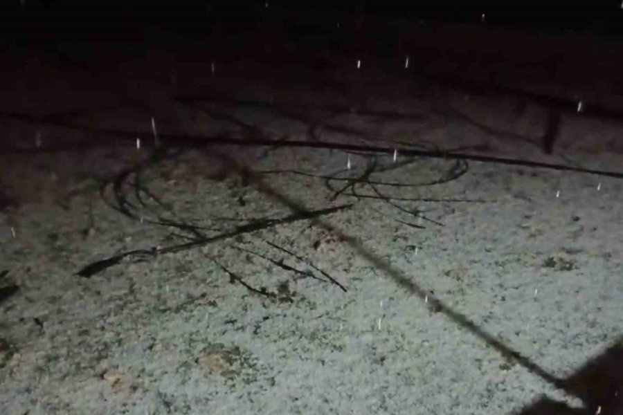 Mersin’de Dolu Yağışı Etkili Oldu