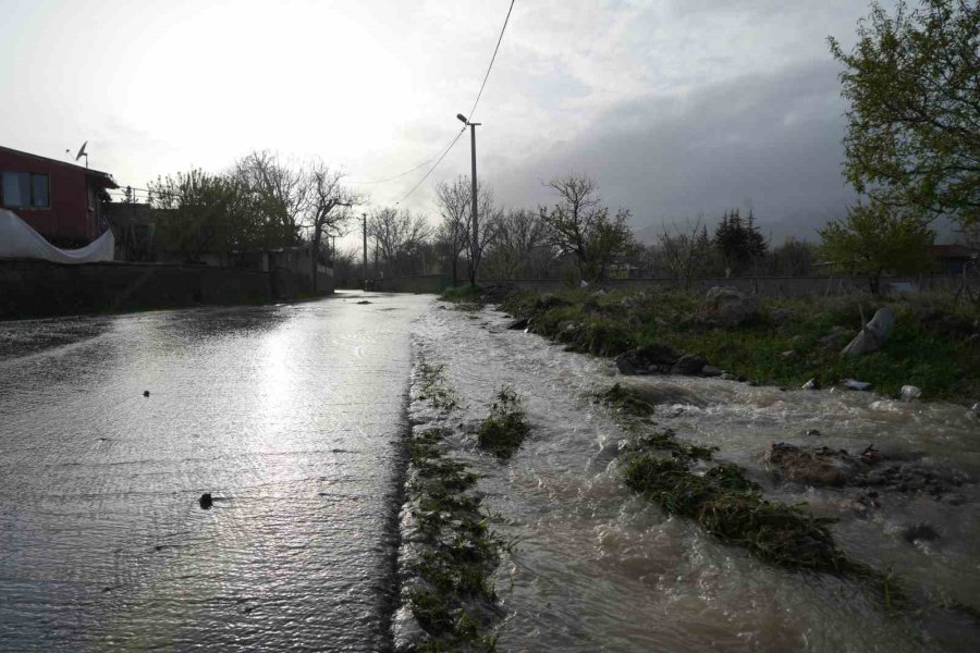 Niğde’de Sağanak Ve Eriyen Kar Suları Taşkınlara Neden Oldu