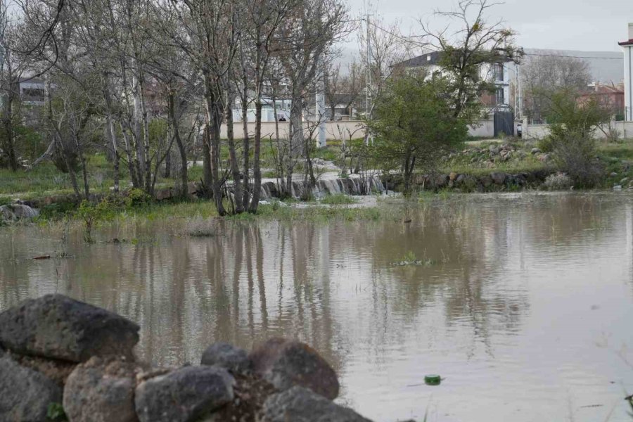 Niğde’de Sağanak Ve Eriyen Kar Suları Taşkınlara Neden Oldu