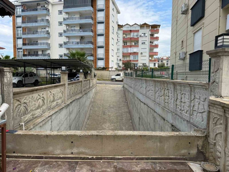 Yolu Kısaltmak İsterken Apartman Boşluğuna Düşerek Hayatını Kaybetti