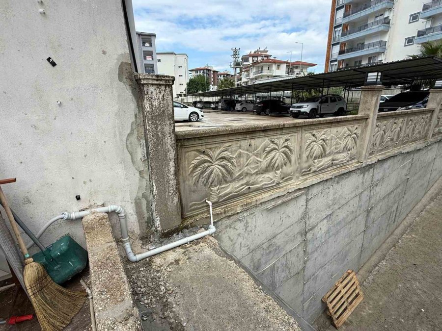 Yolu Kısaltmak İsterken Apartman Boşluğuna Düşerek Hayatını Kaybetti