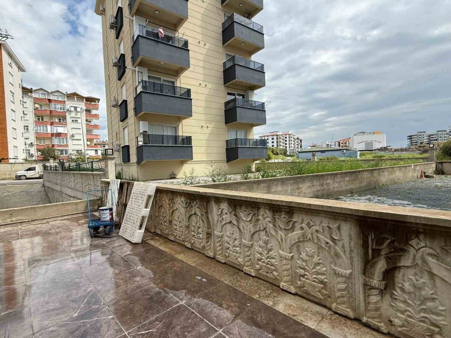 Yolu Kısaltmak İsterken Apartman Boşluğuna Düşerek Hayatını Kaybetti